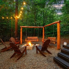 1 or 2 Couples Cabin | Hot Tub | Fire Pit | 4 Fireplaces