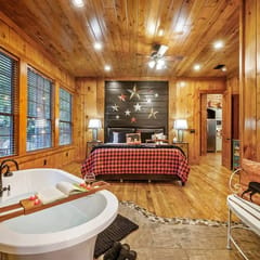 Couples Cabin*Hot Tub*Fire Pit*Screened Porch