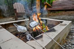 Couples Cabin*Hot Tub*Fire Pit*Screened Porch