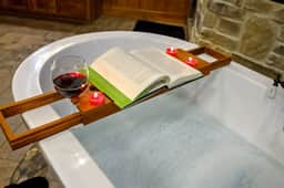 Couples Cabin*Hot Tub*Fire Pit*Screened Porch