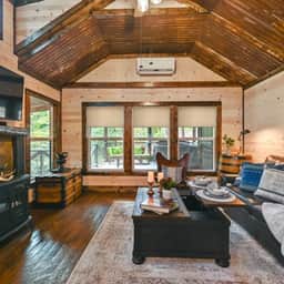 Couples Cabin/Hot Tub/Fire Pit/Peaceful/Private