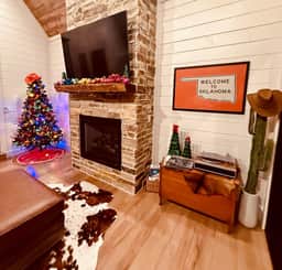 *Saddle Up* private pool/sauna/hot tub/sleeps 2-4
