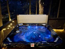 New Cabin/Hot Tub/Foosball/Shuffleboard/Fire Pit