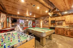 New Cabin/Hot Tub/Foosball/Shuffleboard/Fire Pit