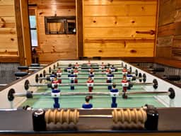 New Cabin/Hot Tub/Foosball/Shuffleboard/Fire Pit
