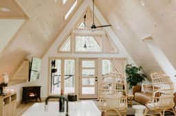 Luxury Couples or Family Cabin*Hot Tub*Fire Pit