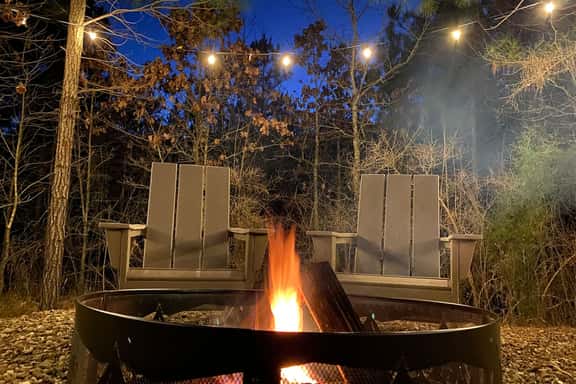 New Luxe Couples Cabin*Fire Pit*Private*Hot Tub - Image 1