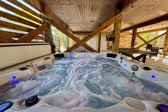 4BR Beach Retreat | Hot Tub | Fire Pit | Ping Pong - Image 1