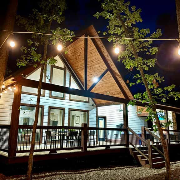New Luxe Couples Cabin w/Hot Tub | Fireplace | Arcade - Image 1