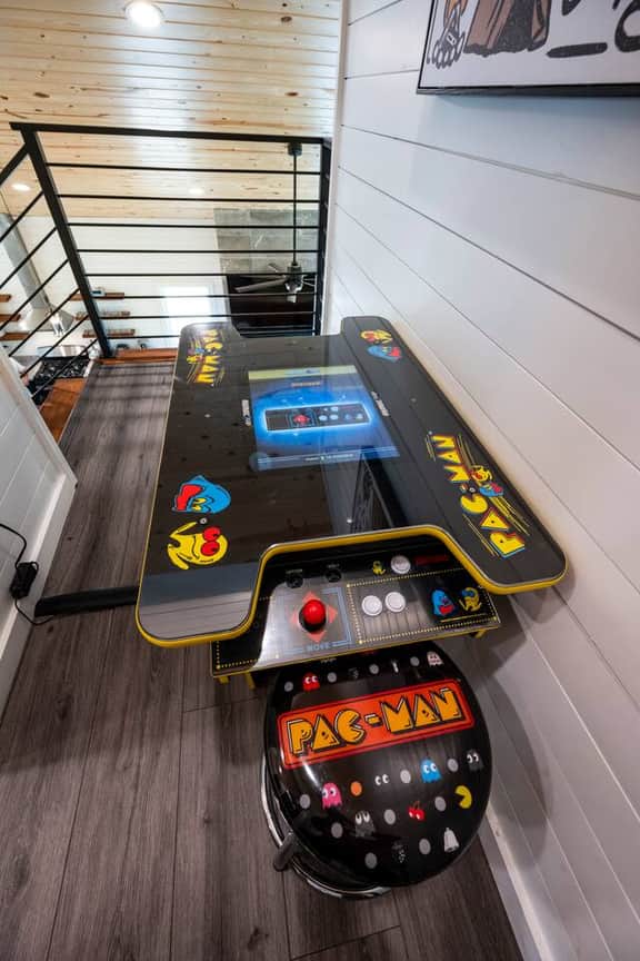Luxury Cabin*Hot Tub*Fire Pit*Outdoor Movie*Arcade