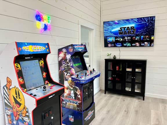 Luxury Cabin/Hot Tub/Foosball/Air Hockey/Arcade