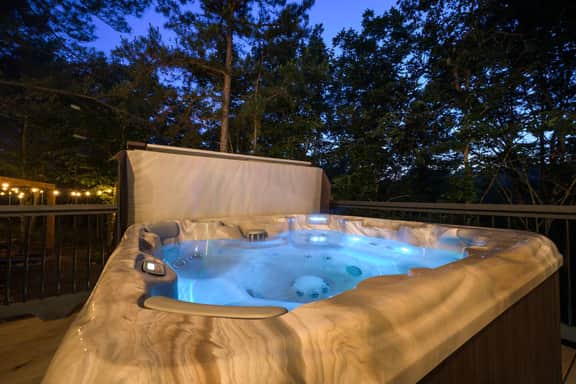 New Luxury Cabin*Views*Hot Tub*Firepit*Arcade