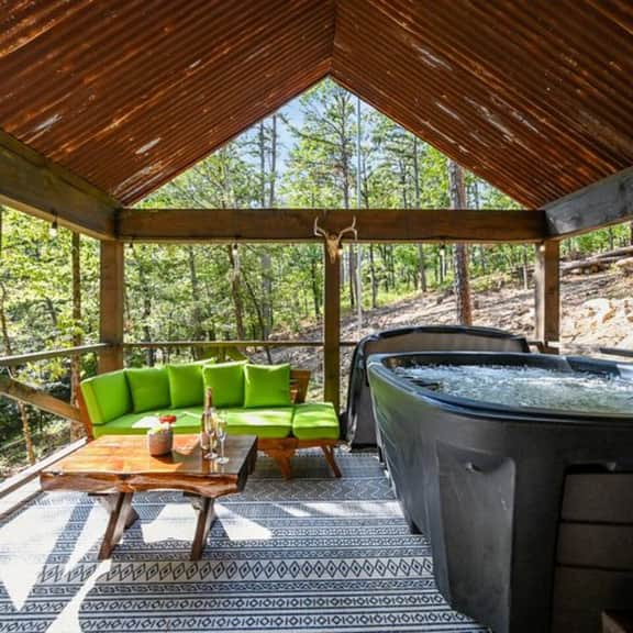 Couples Cabin/Hot Tub/Fire Pit/Peaceful/Private