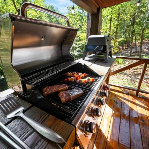 Couples Cabin/Hot Tub/Fire Pit/Peaceful/Private