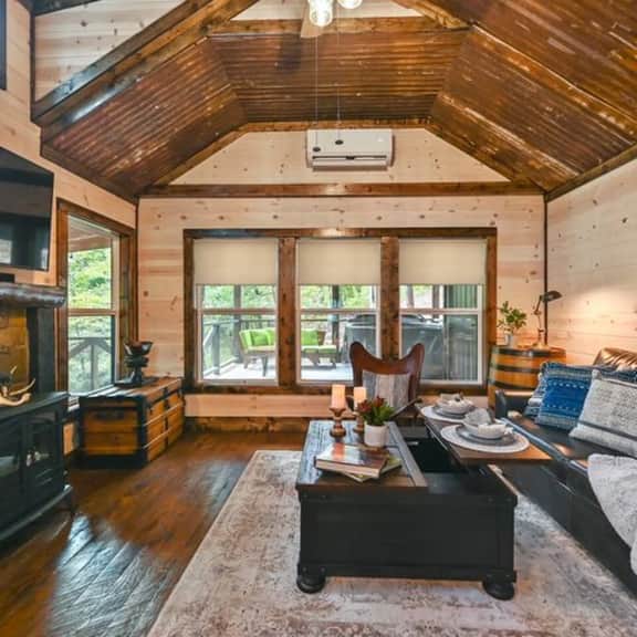 Couples Cabin/Hot Tub/Fire Pit/Peaceful/Private