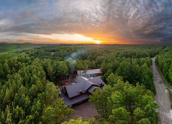 NEW Cabin w/ Private Pickleball/Families/Groups