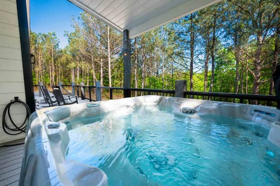 New Luxe Cabin*Hot Tub*Arcades*Foosball*Air Hockey