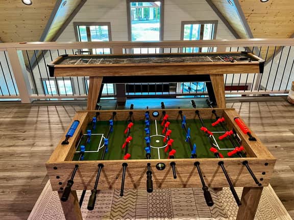 New Family Cabin*Foosball*Hot Tub*Arcade*Fire Pit