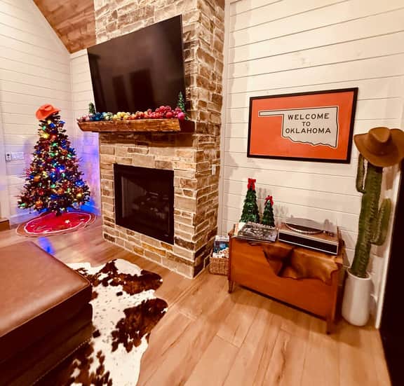 *Saddle Up* private pool/sauna/hot tub/sleeps 2-4