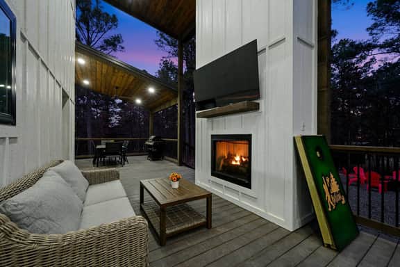 New Family Cabin*Treehouse*Hot Tub*Air Hockey