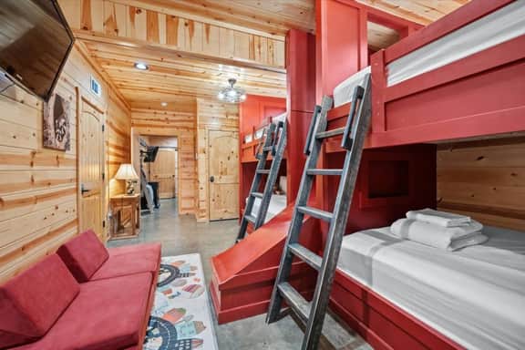 New Cabin/Hot Tub/Foosball/Shuffleboard/Fire Pit