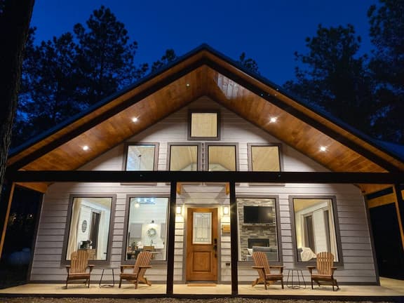 New Couples Cabin*Fireplace*Hot Tub*Grill*Games