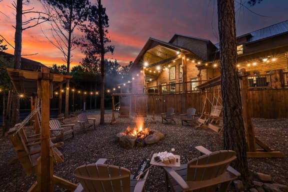 NEW Cabin w/ Private Pickleball/Families/Groups