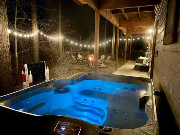 New Family Cabin*Foosball*Hot Tub*Arcade*Fire Pit
