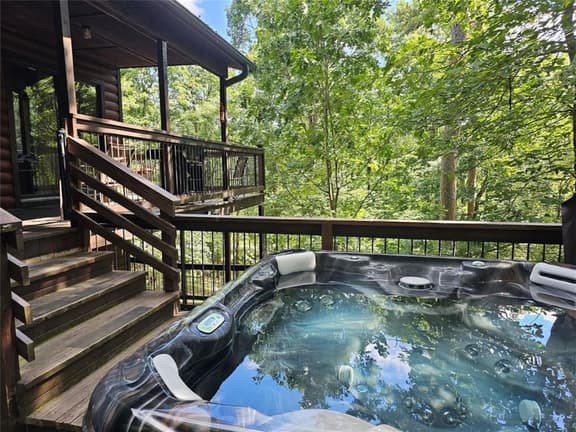 New Family Cabin/Hot Tub/Fire Pit/Pool Table/Games