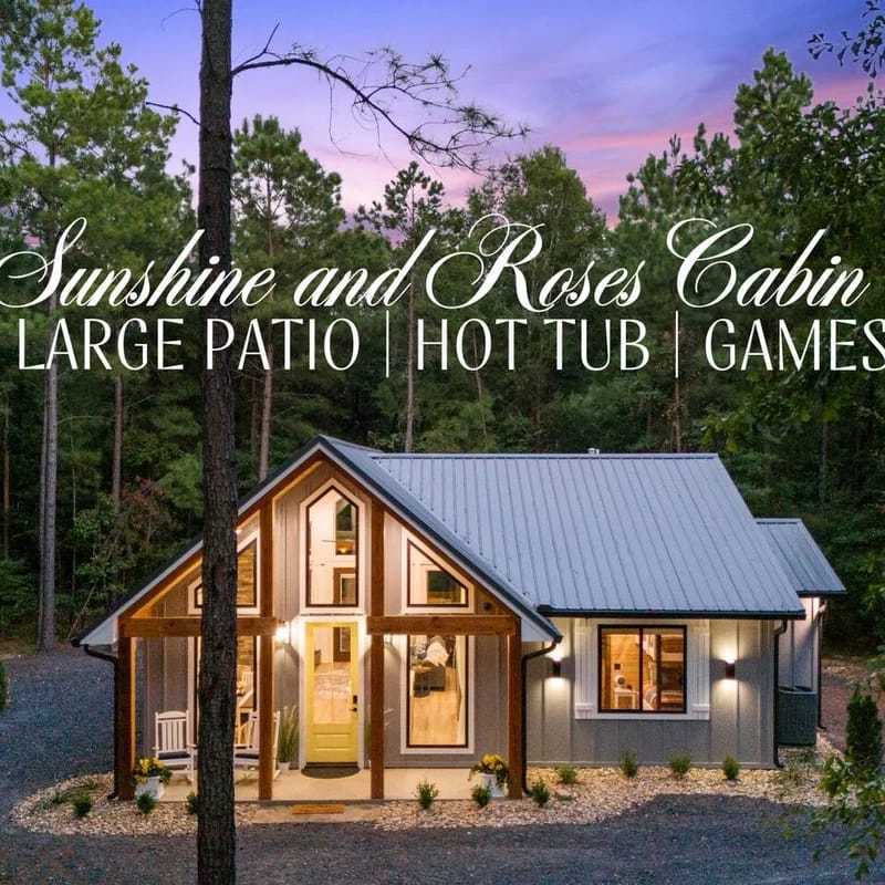 New Luxe Cabin*Hot Tub*Ping Pong*Arcade*Playset