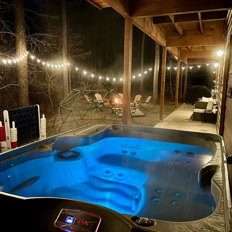 New Family Cabin*Foosball*Hot Tub*Arcade*Fire Pit